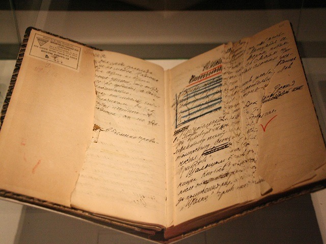 Выставка «Рукописи не горят» открылась в Петропавловской крепости